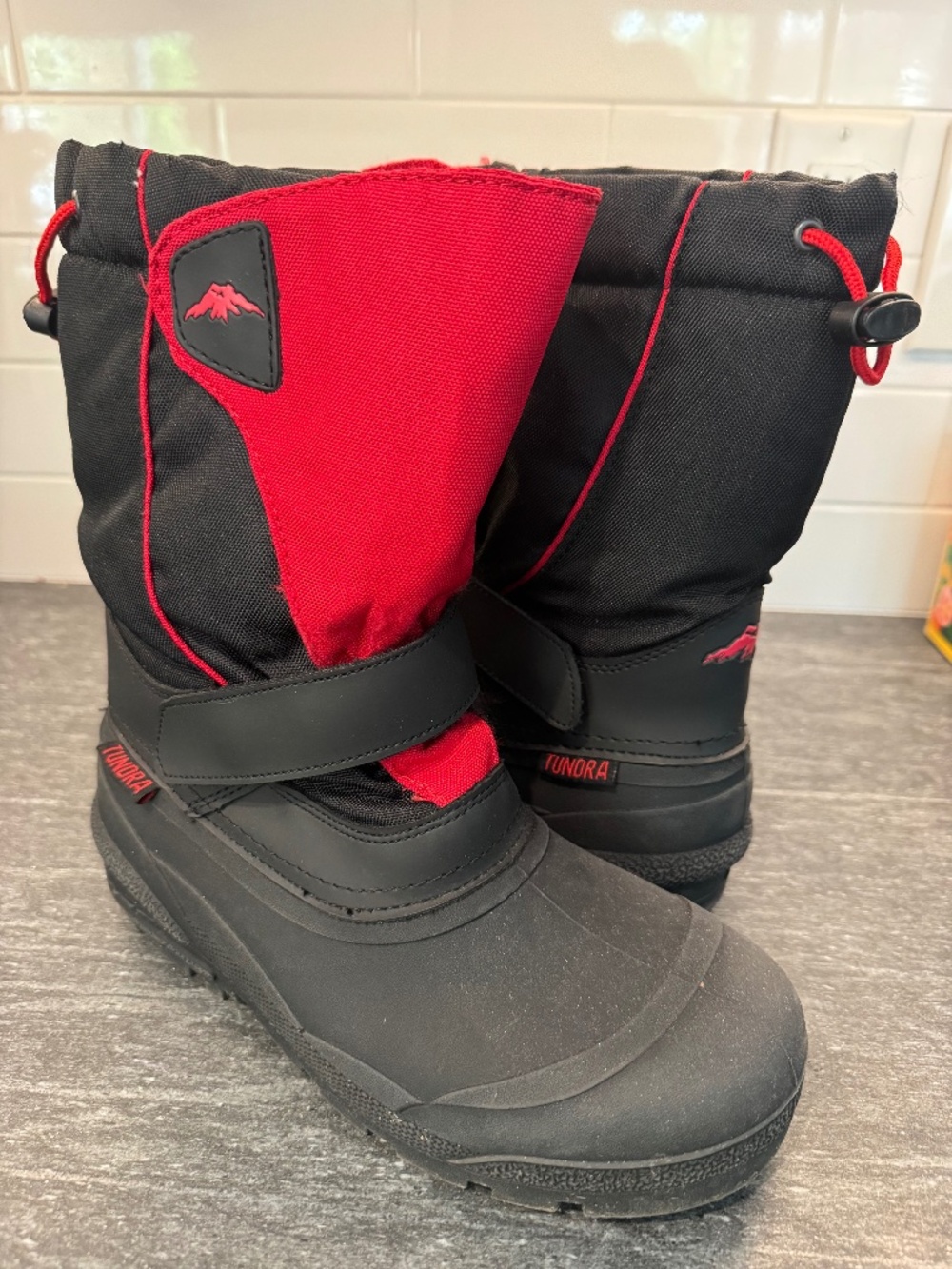 Tundra Quebec (Big Kid Size 6) Winter Boots